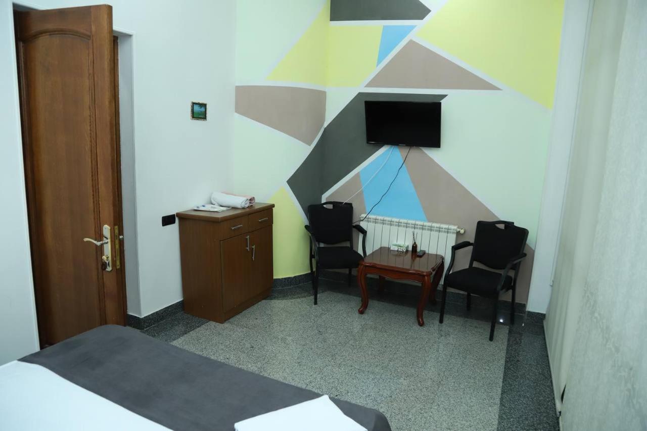 Joy Hotel Apartament Erevan Exterior foto